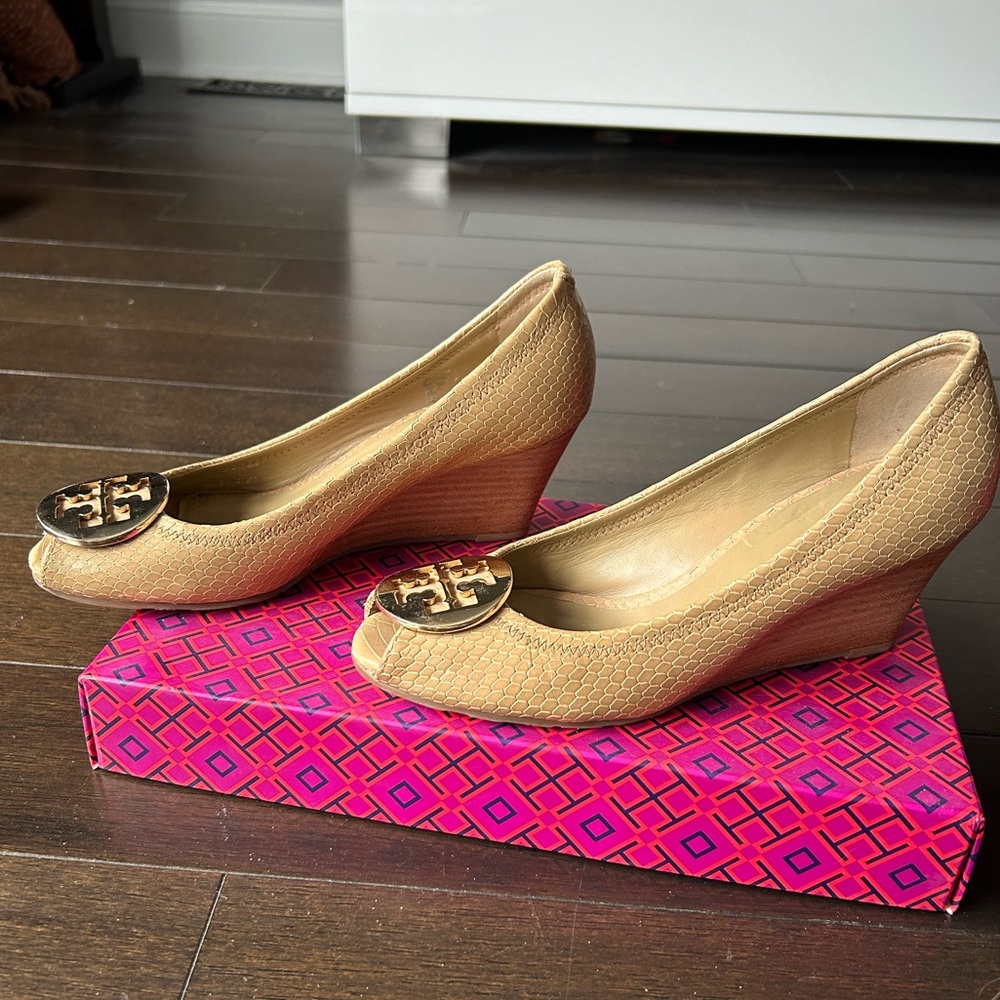 Perfect for summer! Tory Burch peep toe wedge